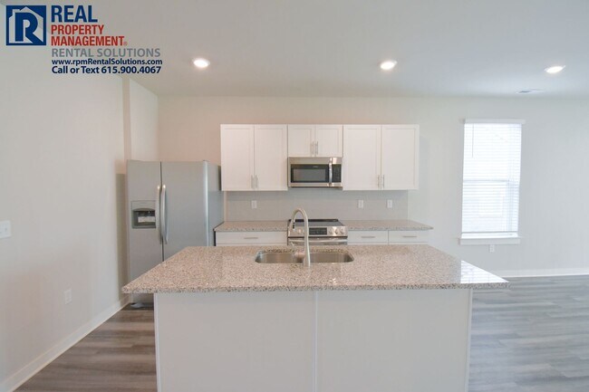 Foto del edificio - Beautiful 3 bedroom+loft townhome with an attached garage! Triple Blackman schools