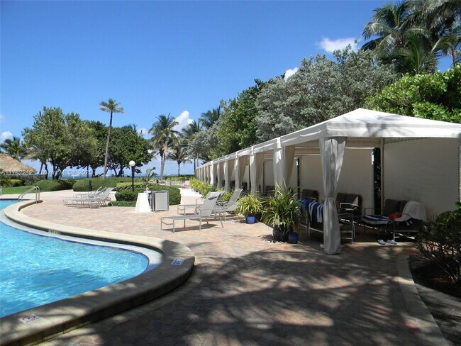 Foto del edificio - 3001 S Ocean Dr