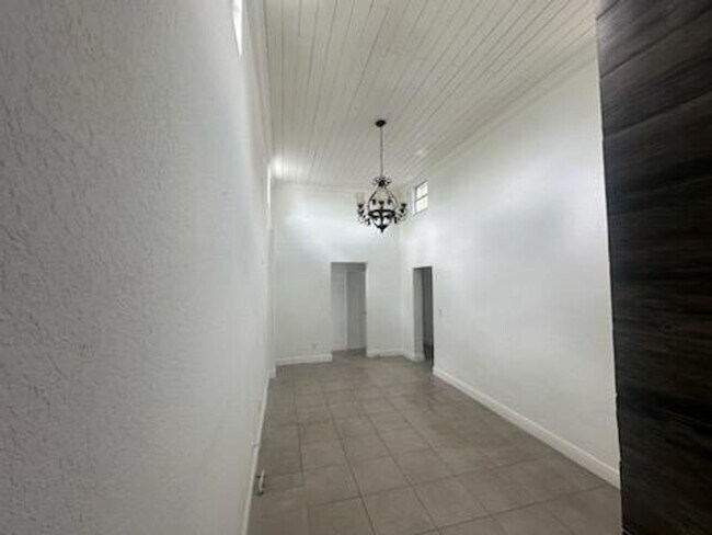 Building Photo - LEASE ONLY - 401 North West 16 Ave