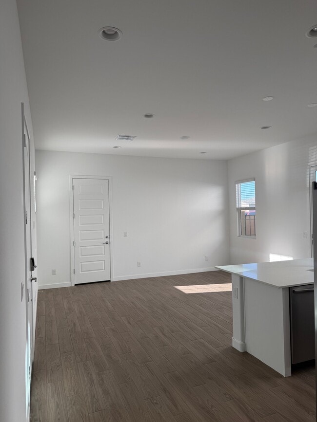 Building Photo - 9641 W Mulberry Dr