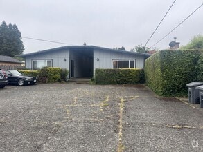 Building Photo - 2230 Home Dr
