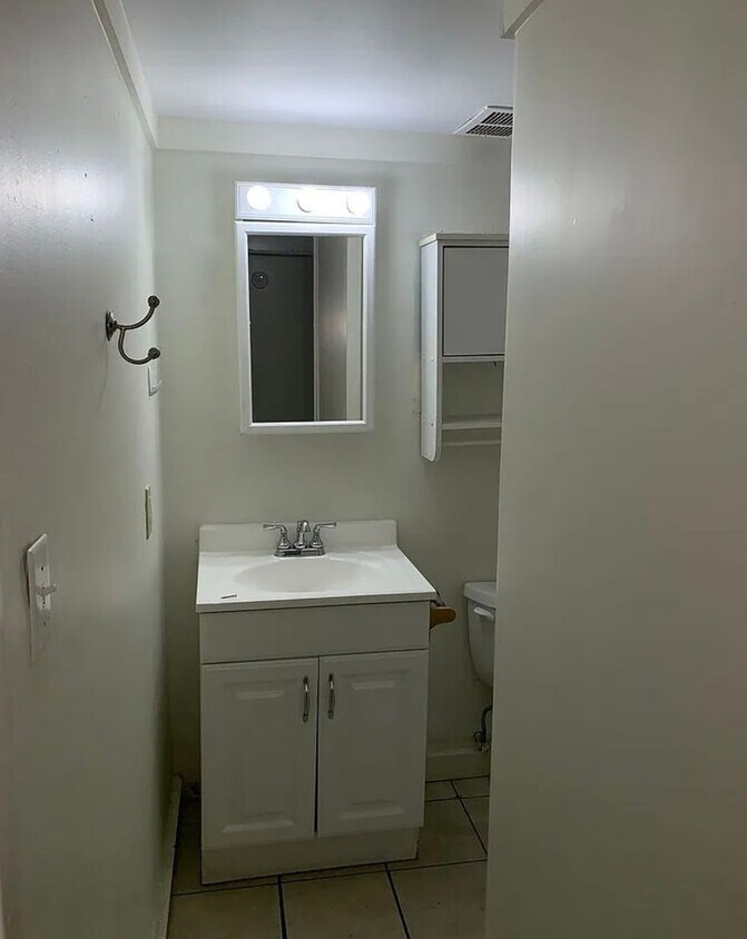 Foto principal - 107 S Bryan Ave