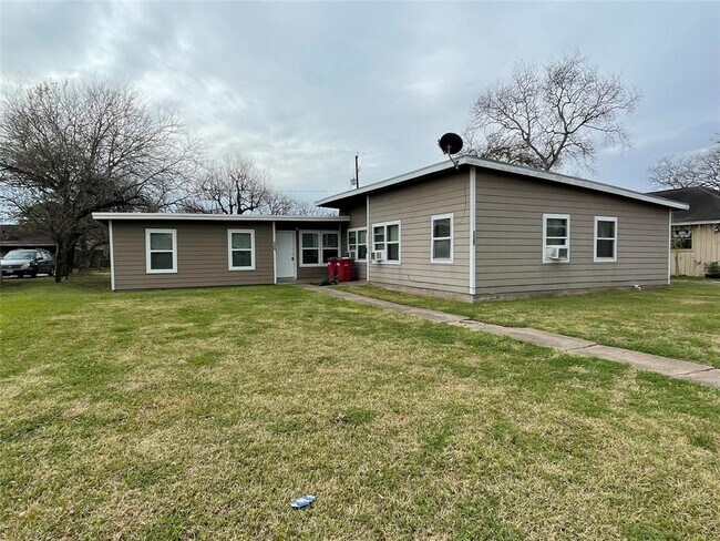 Foto del edificio - 1735 W 8th St