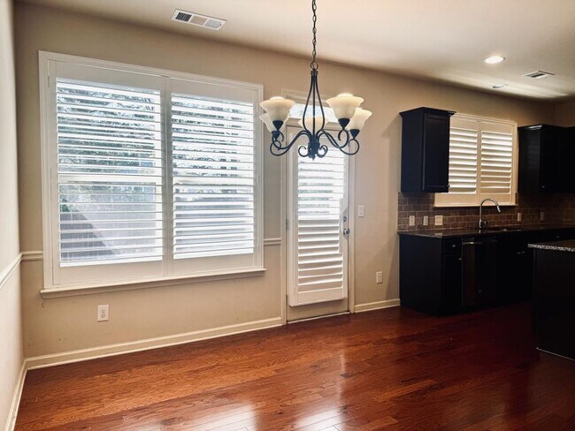 Foto del edificio - 2214 Spicy Pine Ln