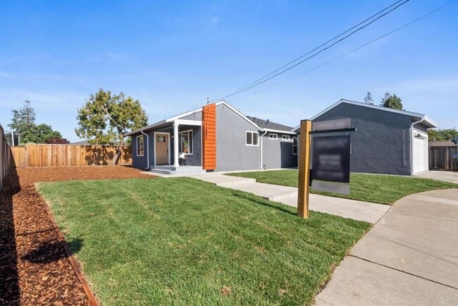 Building Photo - 485 S Daniel Way