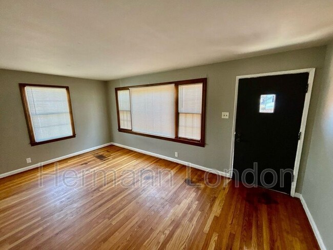 Building Photo - 10215 Tappan Dr