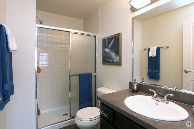 2HAB 2BA Cuarto de baño principal - Albion on Lake Cook