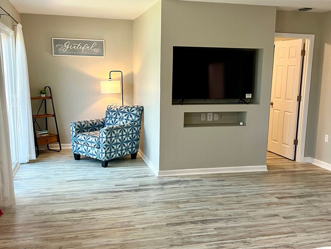 Foto principal - 565 Cove Dr NE