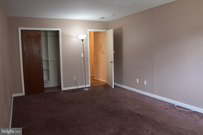 Foto del edificio - 463 College Dr E