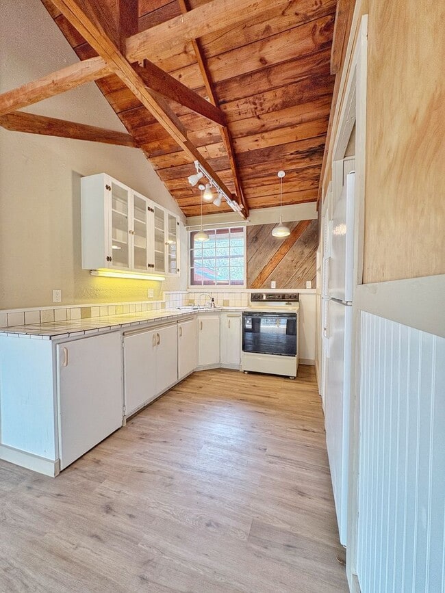 Foto del edificio - Charming Two-Bedroom, One-Bath