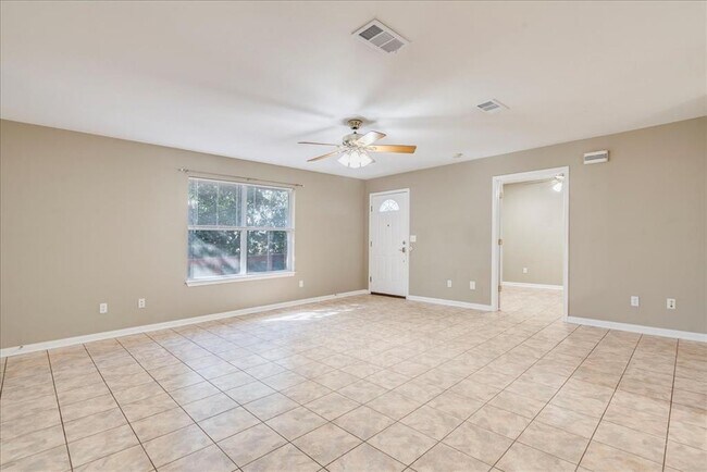 Building Photo - 1004 Misty Acres Dr