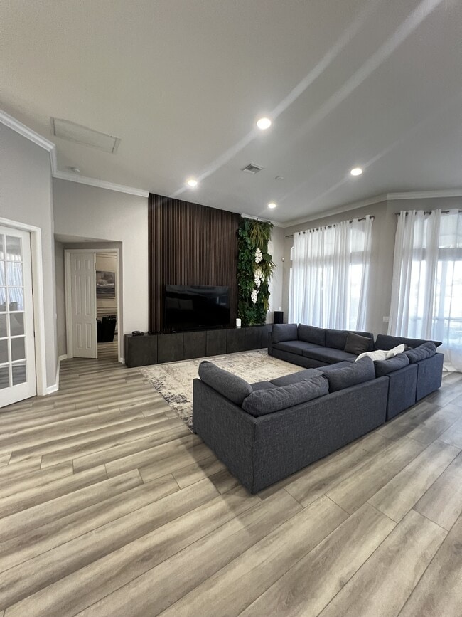 Building Photo - 14120 Reflection Lakes Dr