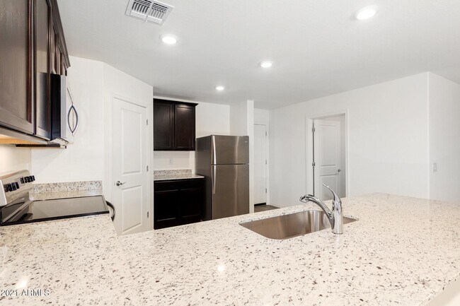 Building Photo - 537 W Pintail Dr