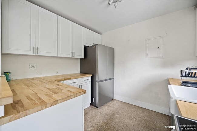 Building Photo - 2271 SW 38th Ave