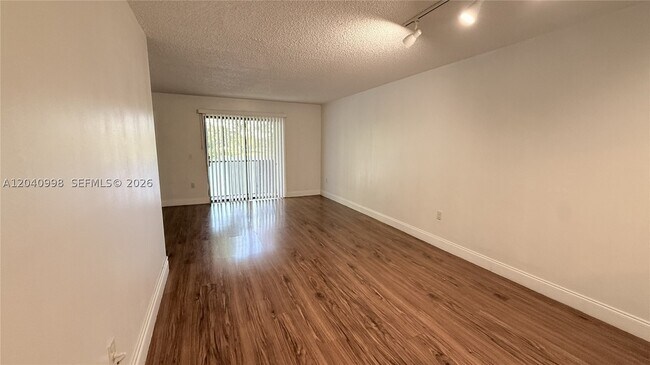 Foto del edificio - 9262 NW 1st St