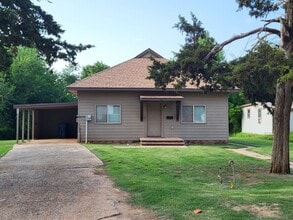 Building Photo - 105 W Hurd St
