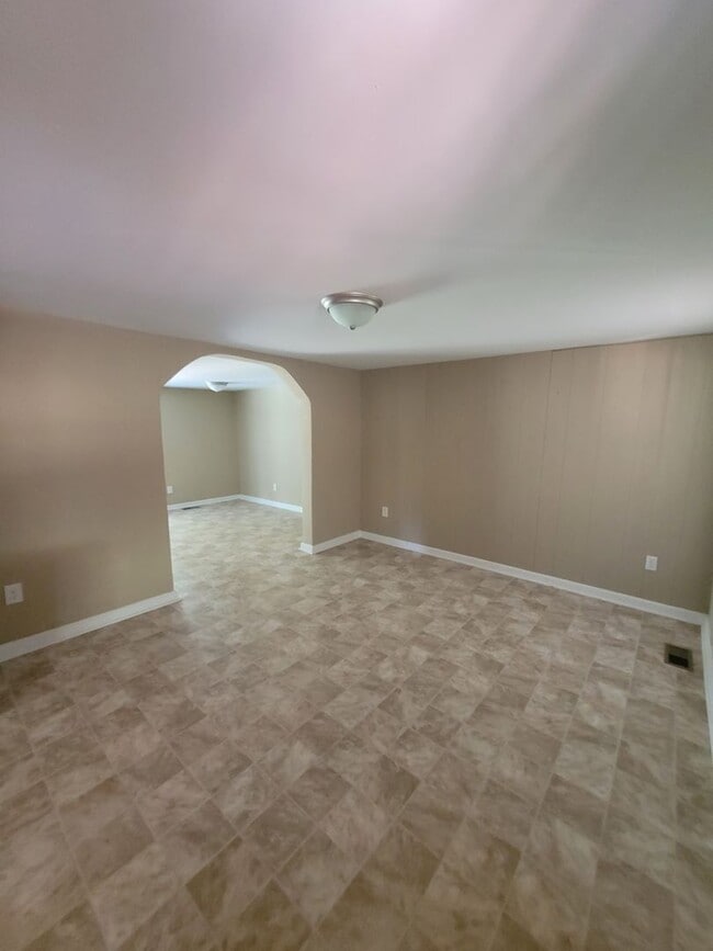 Building Photo - PRE-LEASING-Now Leasing- Madison Co. –COLB...