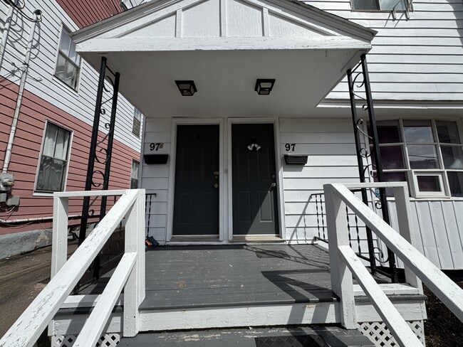 Photo du bâtiment - 97 1/2-97 1/2 Cameron St