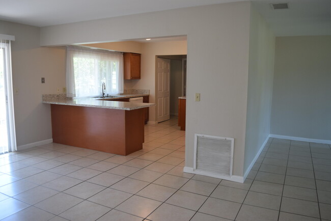 Foto del edificio - 248 SW Cherryhill Rd