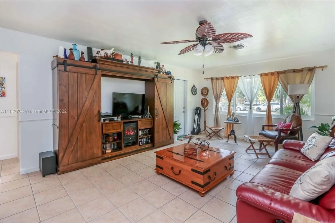 Photo - 124 NW 6th Ave (Hallandale Beach, FL)