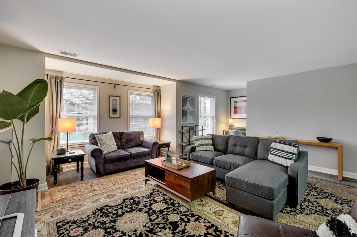 Foto principal - 226 S Hoyne Ave
