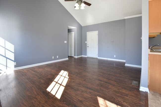 Building Photo - Pet Friendly Three Bedroom!