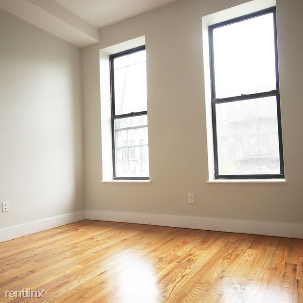 Building Photo - 320 Bleecker St