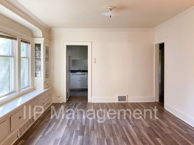 Foto del edificio - 2BR 1BA Lower Unit - Larchmere Area!