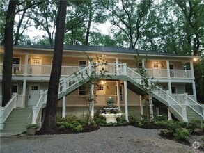 Building Photo - 425 Depre St