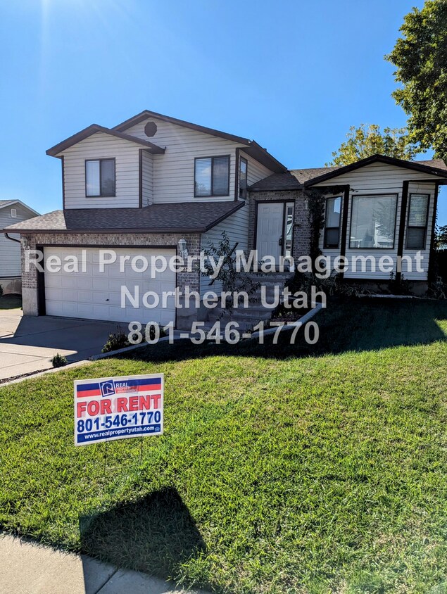 Primary Photo - 4 Bedroom 2.5 Bathroom House In Layton