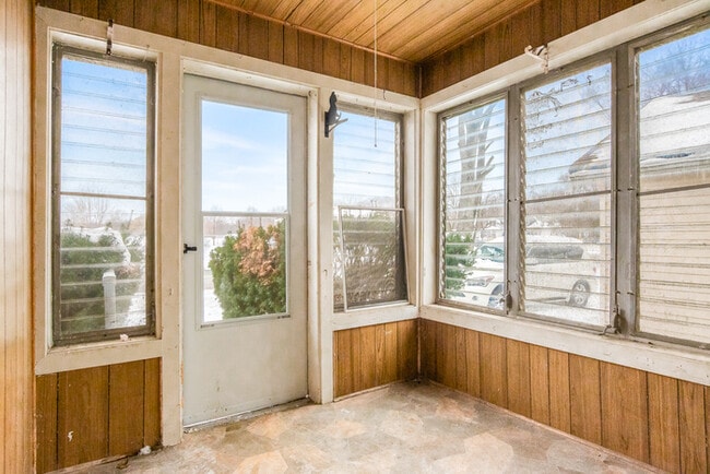 Building Photo - Home For Rent