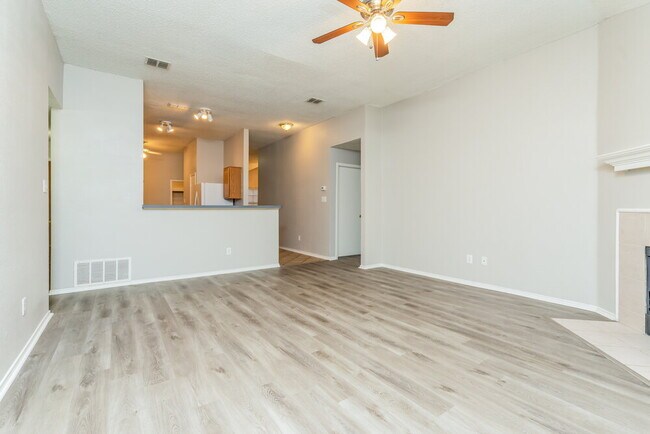 Building Photo - 813 Edgehill Rd