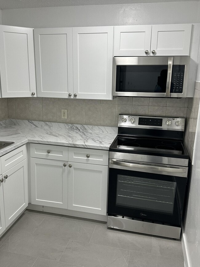 Building Photo - Avondale Gardens Apartments