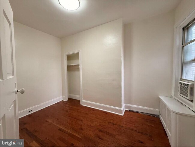 Building Photo - 2127 Tasker St