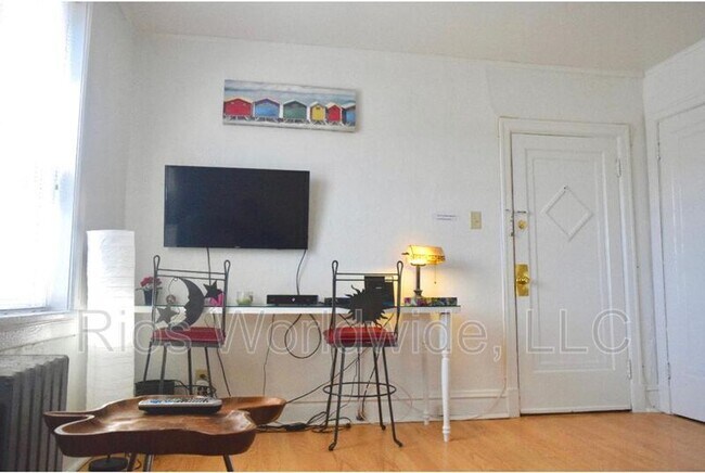Foto del edificio - 6647 Berthold Ave