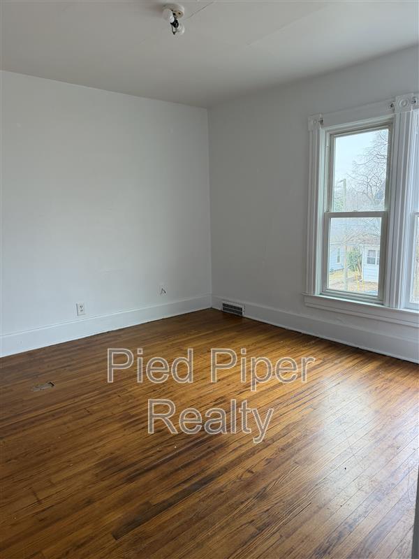 Building Photo - 534 1/2 E Wyandotte St