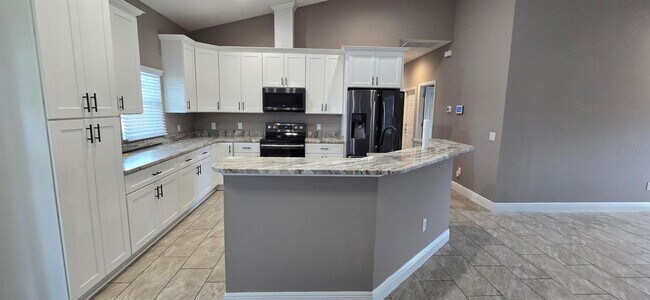 Building Photo - 643 Marion Oaks Trail