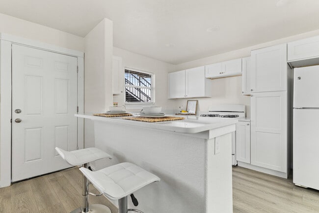 Foto del edificio - 3409 Commercial Ave