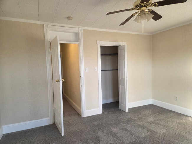 Building Photo - "Charming 3-Bed Sanctuary in Lebanon – Your Cozy Haven Awaits!"