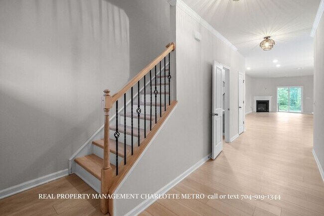 Building Photo - Stunning 4-BR Home on Wooded Cul-De-Sac Lot in Brightwater – Minutes from Rivergate!