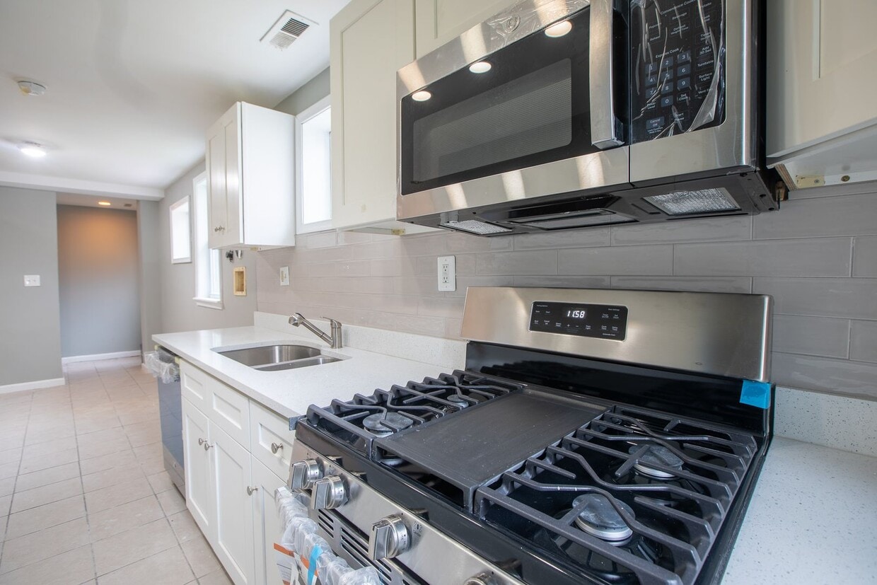 Lovely 2 BR/1 BA Condo in Columbia Heights! - Lovely 2 BR/1 BA Condo in Columbia Heights!