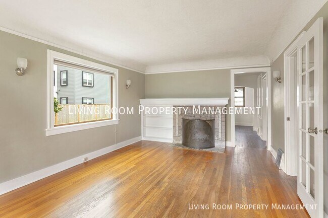 Building Photo - Beautiful 2 bedroom Vintage Bungalow!