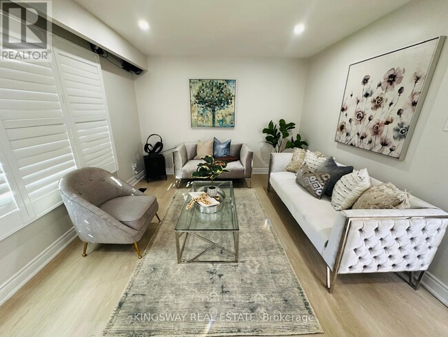 Building Photo - 35 Silver Aspen Crescent