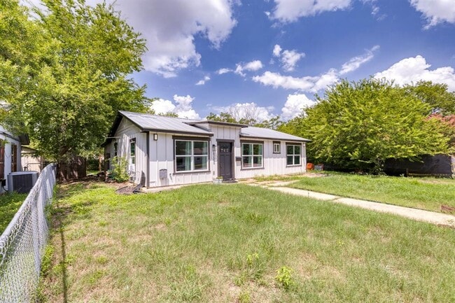 Building Photo - 6202 Carnation Terrace