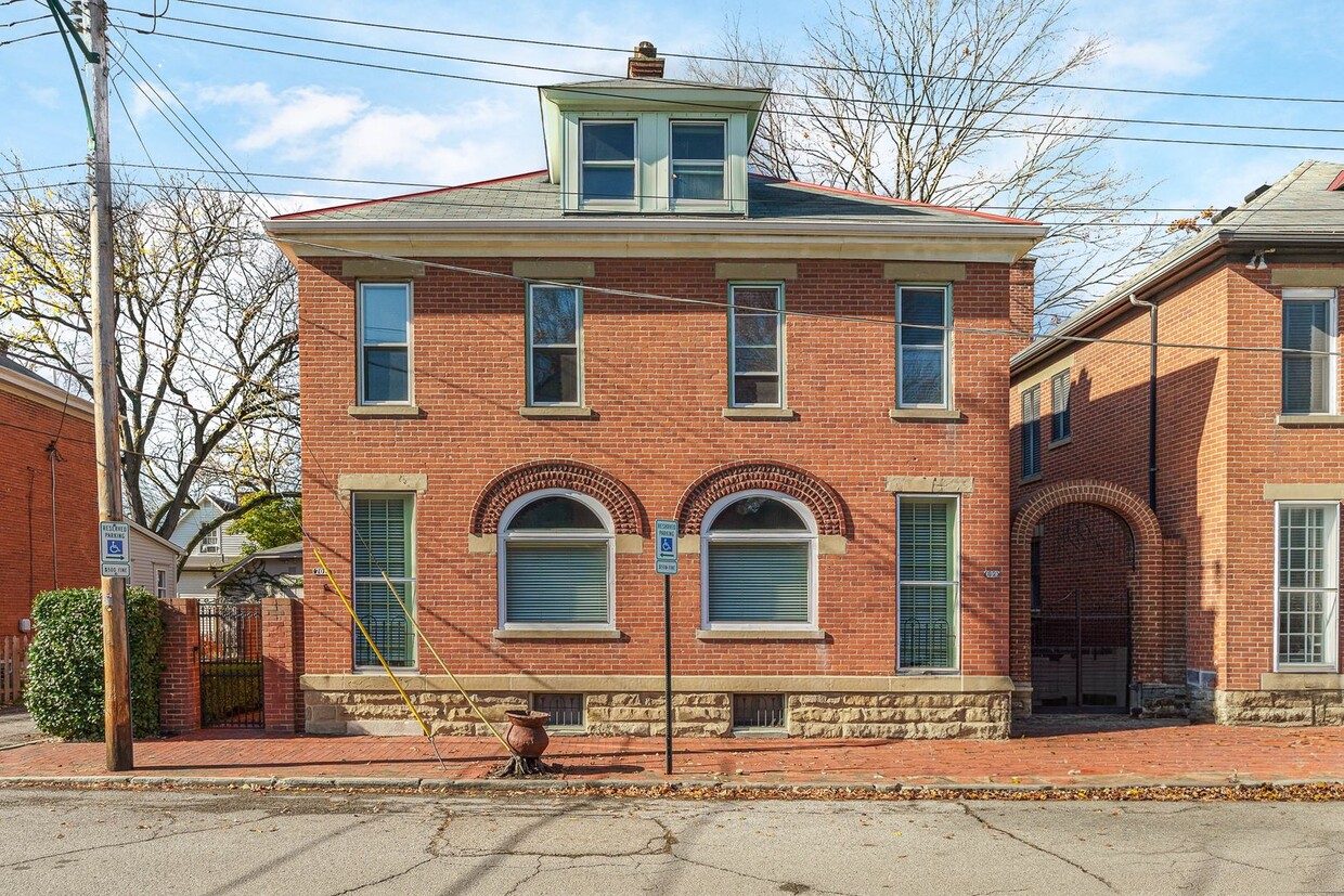 Primary Photo - Unique 2 Bedroom in German Village