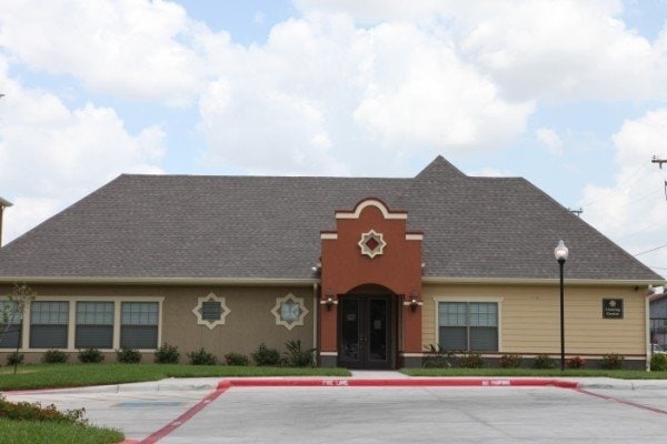 Building Photo - 2200 Beaumont Ave