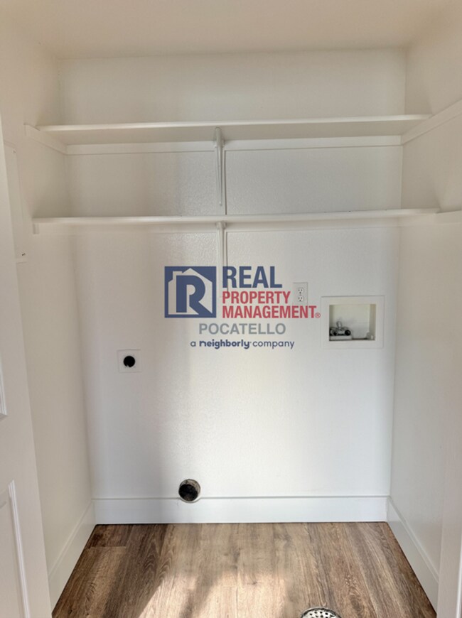 Foto del edificio - 3 Bedroom 1.5 Bath duplex - 1 car garage