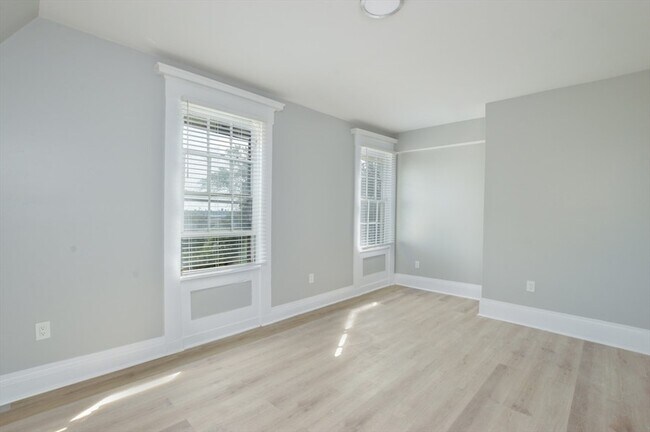 Foto del edificio - 1049 Pleasant St