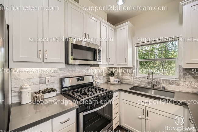 Foto del edificio - "Spacious 3-Bedroom Condo with 3 Full Bath...