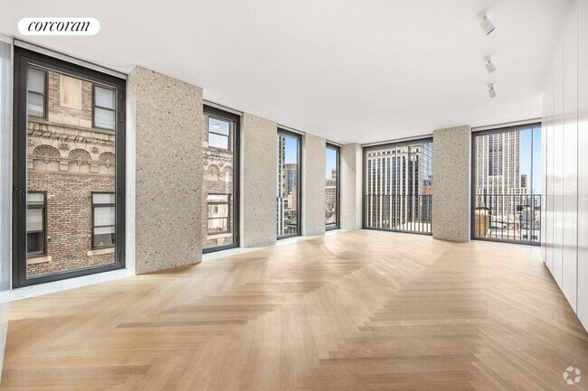 Building Photo - 16 W 40th St